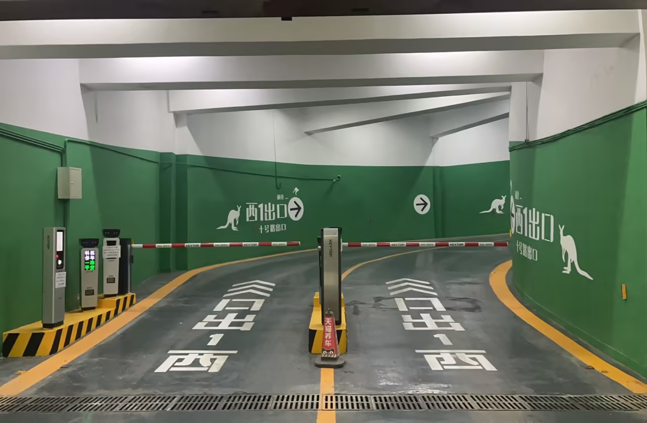 王府井奧萊UP TOWN停車場(chǎng) 王府井奧萊UP TOWN停車場(chǎng)